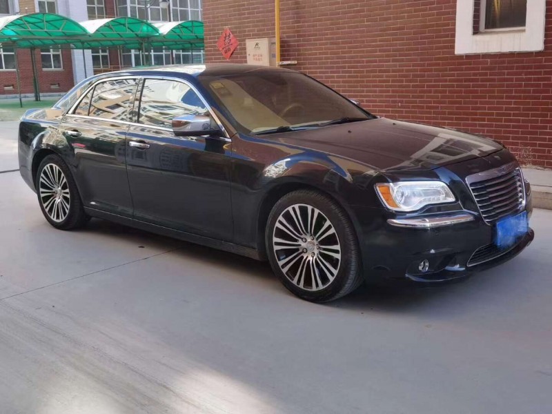 保定13年克莱斯勒300C4