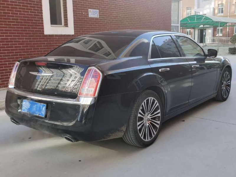 保定13年克莱斯勒300C6