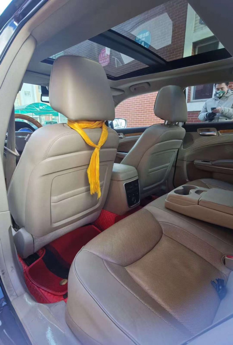 保定13年克莱斯勒300C9