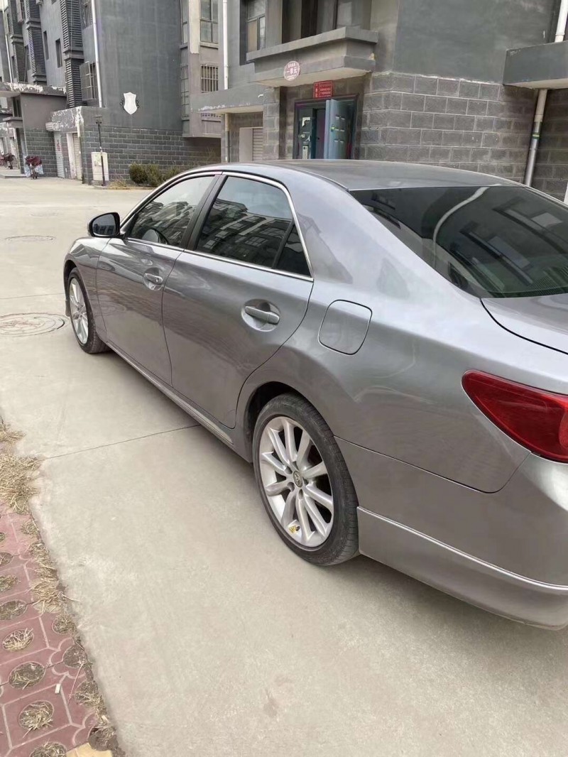 保定10年丰田锐志3