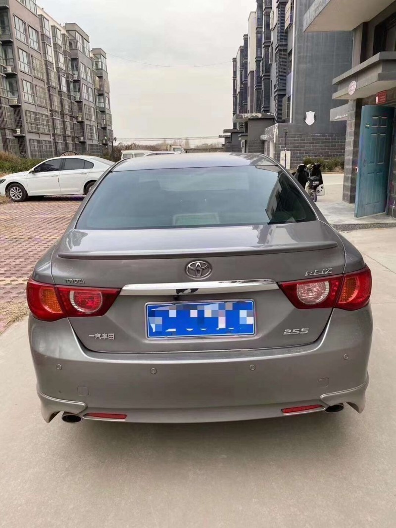 保定10年丰田锐志4
