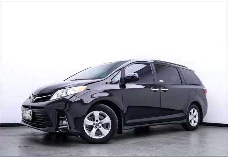 济南19年丰田塞纳2