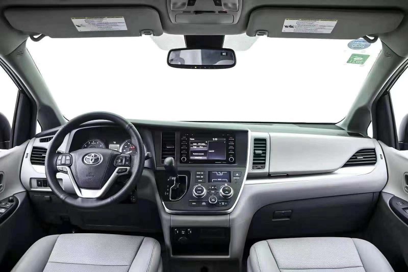 济南19年丰田塞纳4