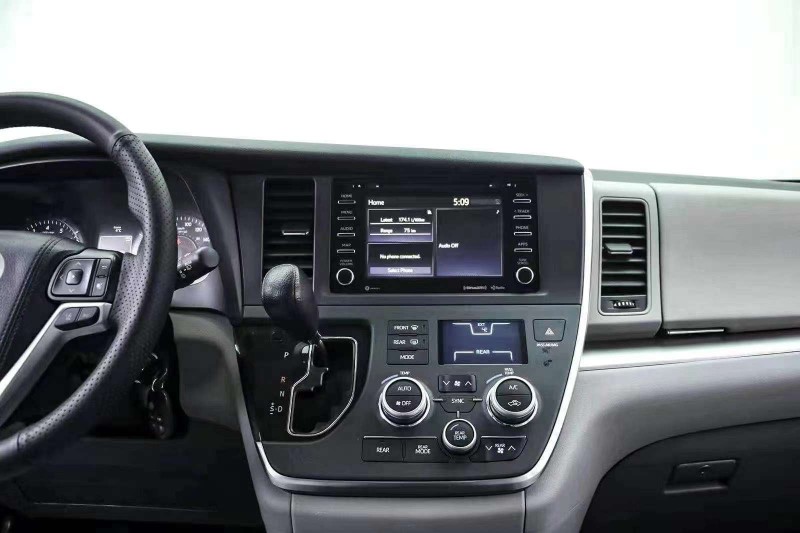 济南19年丰田塞纳8