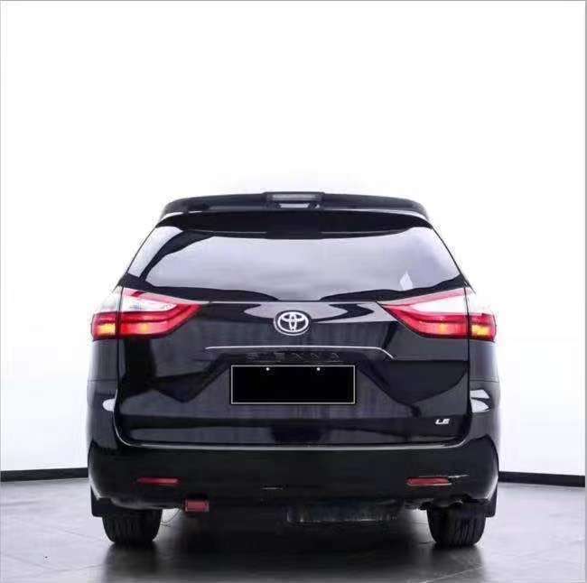 济南19年丰田塞纳9