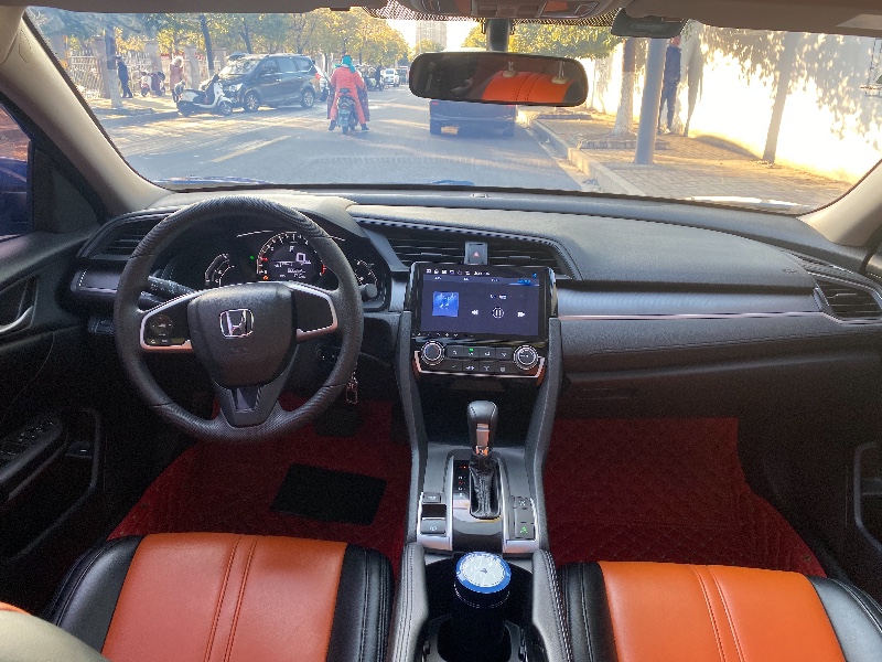 泰州17年本田思域7