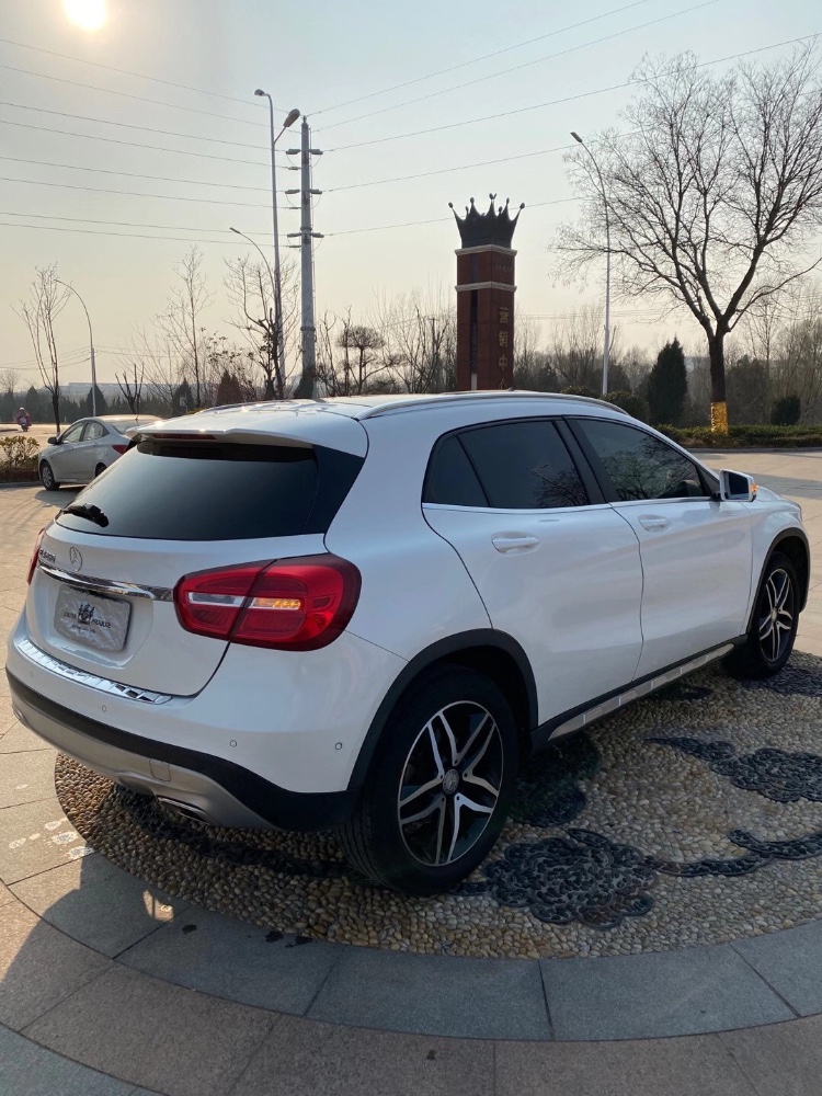 东营15年奔驰GLA7