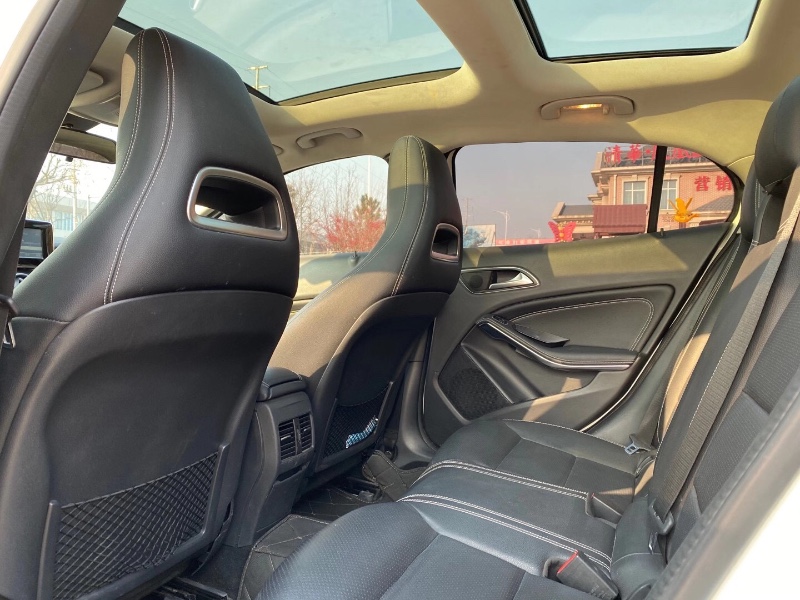 东营15年奔驰GLA2