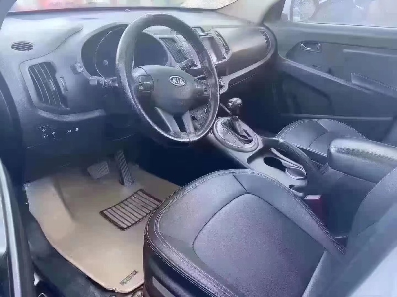 保定14年起亚智跑6