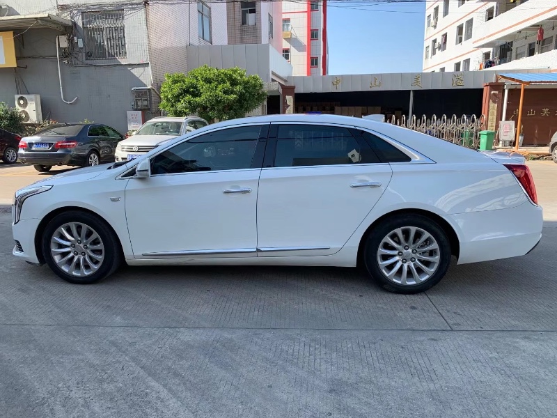 中山18年凯迪拉克XTS6
