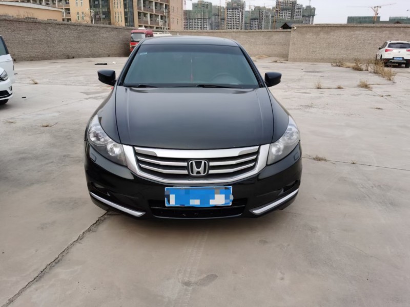 郑州13年本田雅阁1