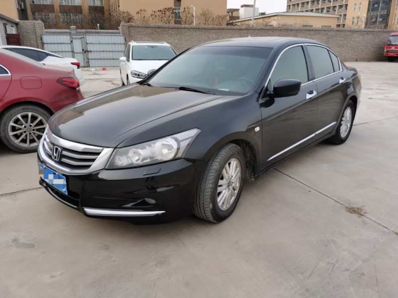 郑州13年本田雅阁3