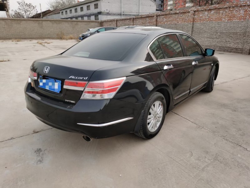 郑州13年本田雅阁6