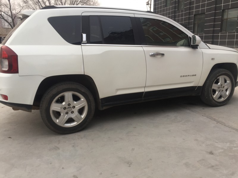西寧14年Jeep指南者3