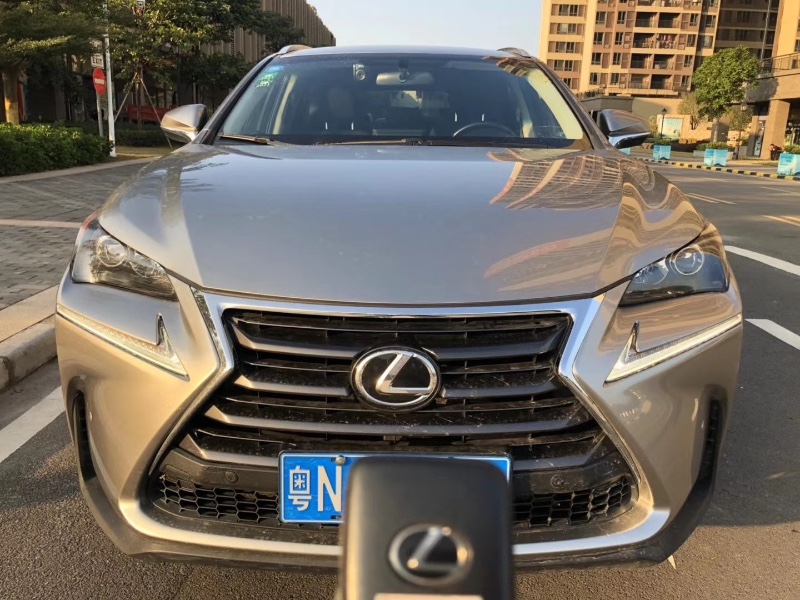 广州17年雷克萨斯NX1