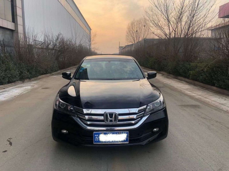 济宁14年本田雅阁1