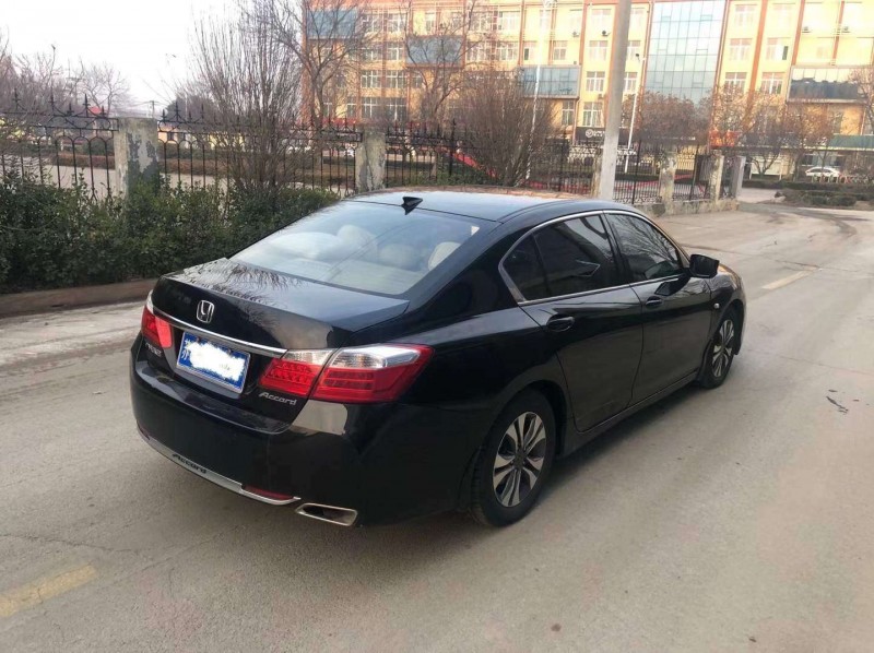 济宁14年本田雅阁5