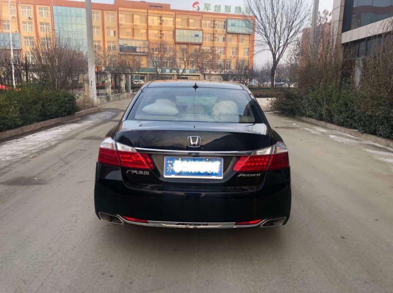 济宁14年本田雅阁9