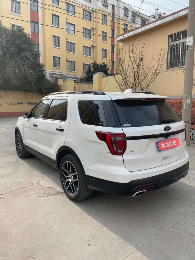 济宁16年福特探险者4