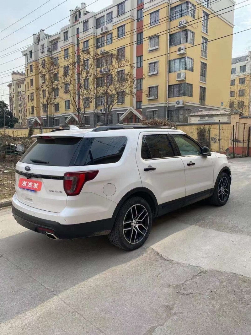 济宁16年福特探险者5