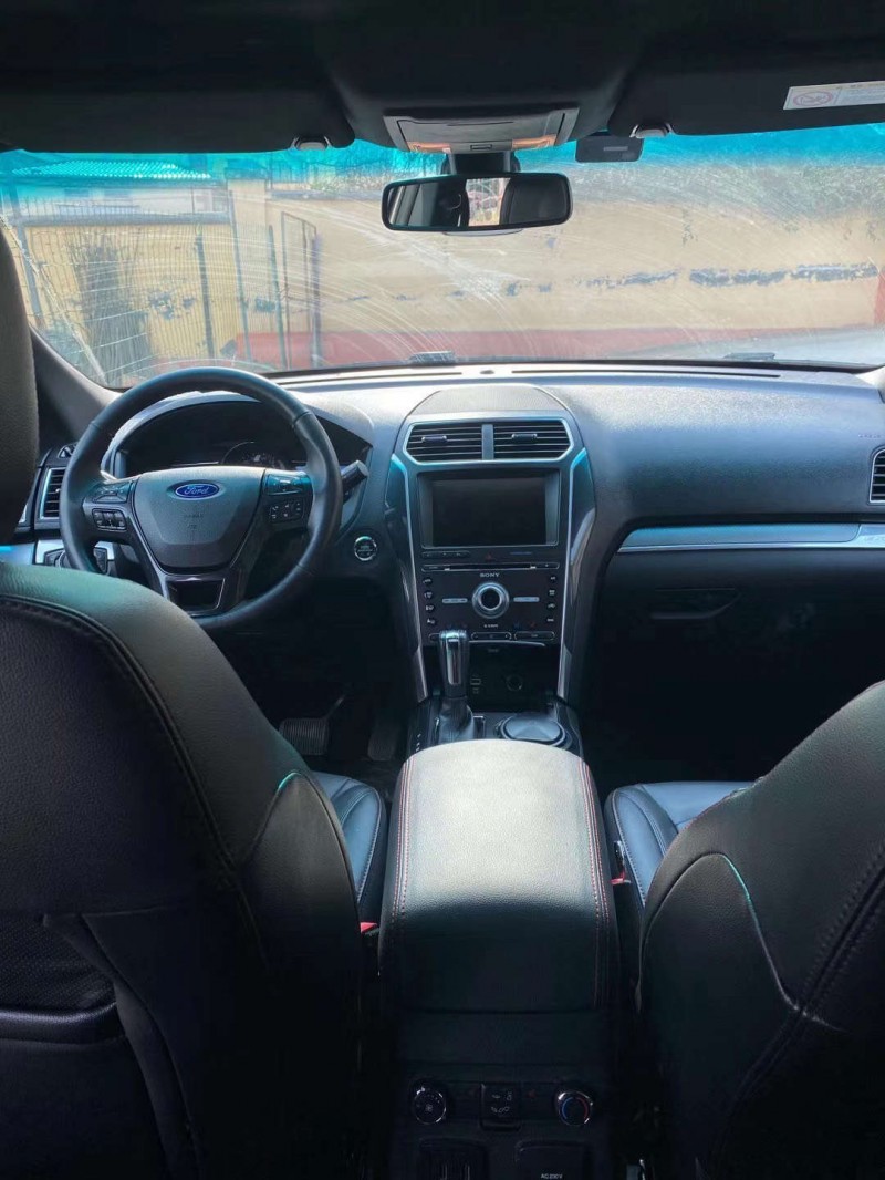 济宁16年福特探险者7