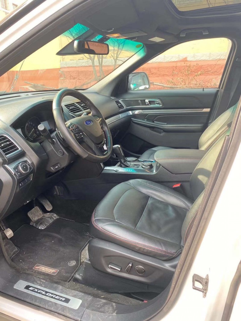 济宁16年福特探险者8