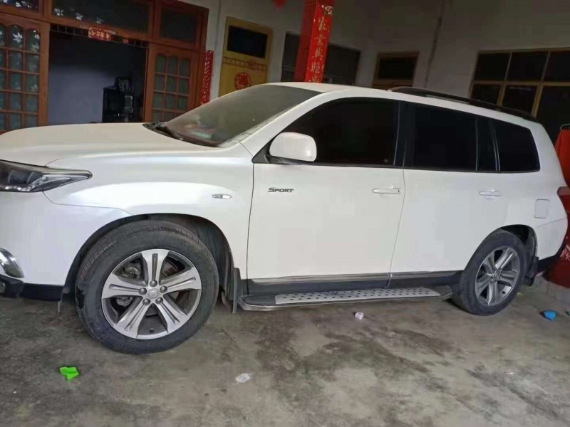 成都14年丰田汉兰达4