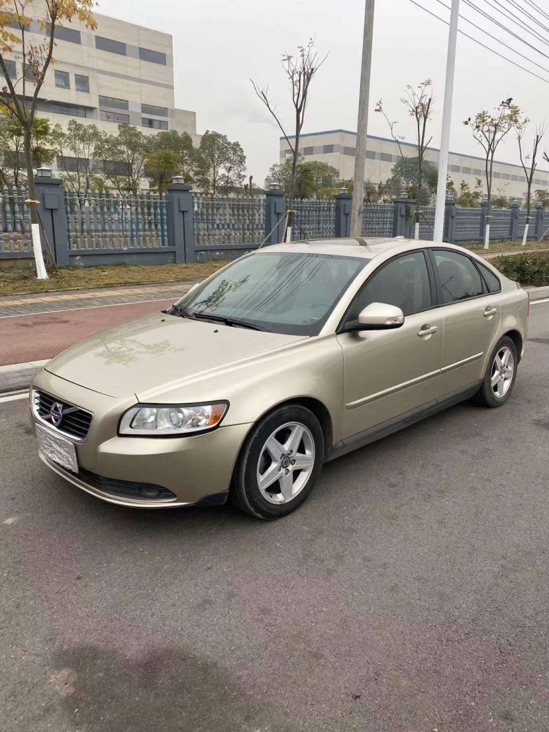 保定12年沃尔沃S402