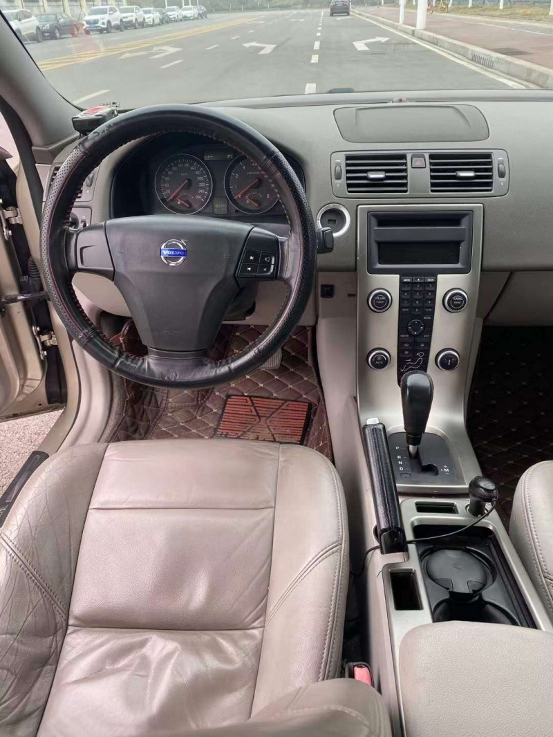 保定12年沃尔沃S404