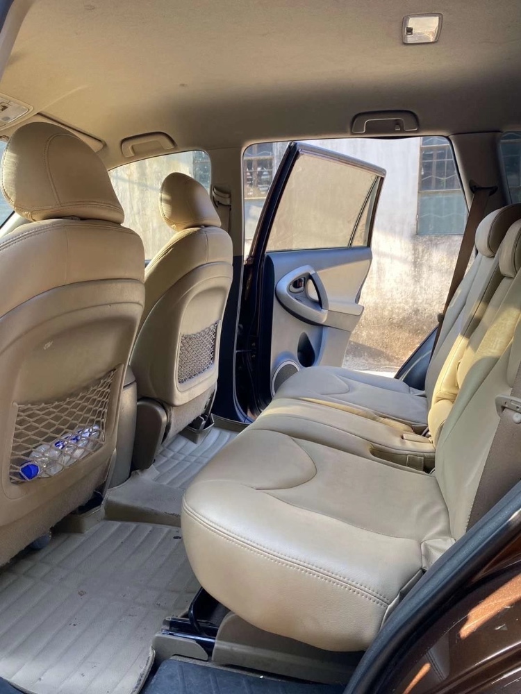 江门13年丰田RAV42