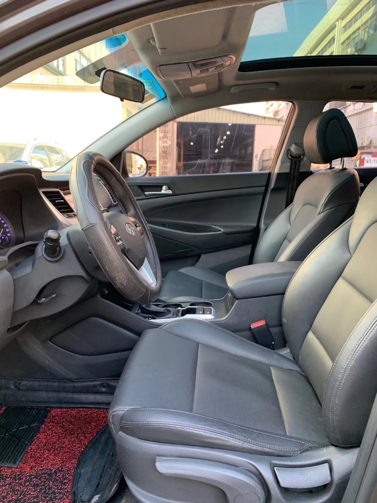 中山16年现代途胜1