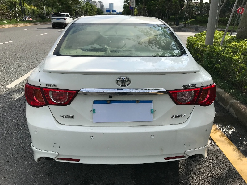 深圳13年丰田锐志2