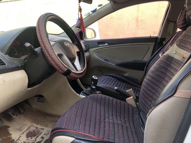 烟台15年现代瑞纳4