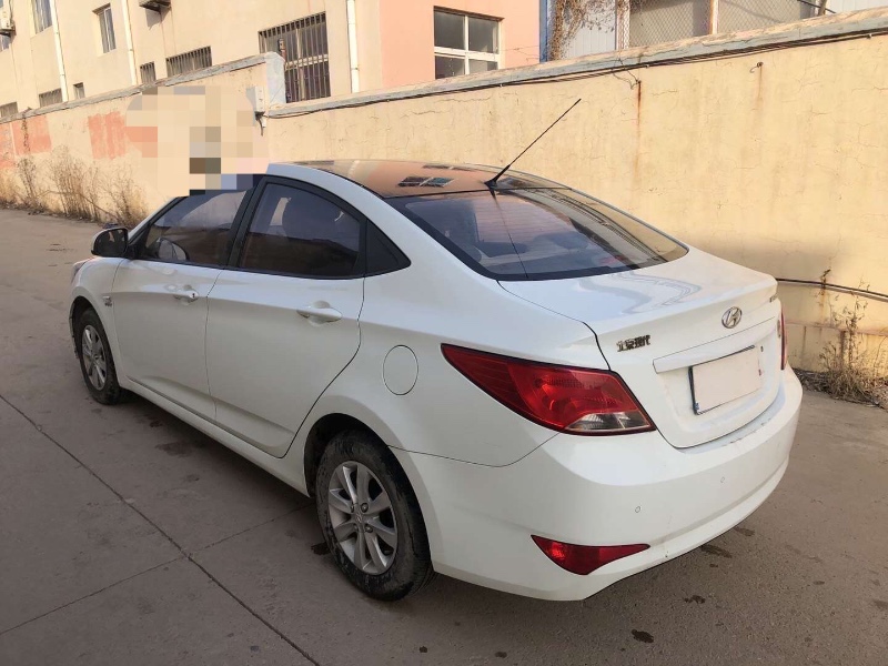 烟台15年现代瑞纳3