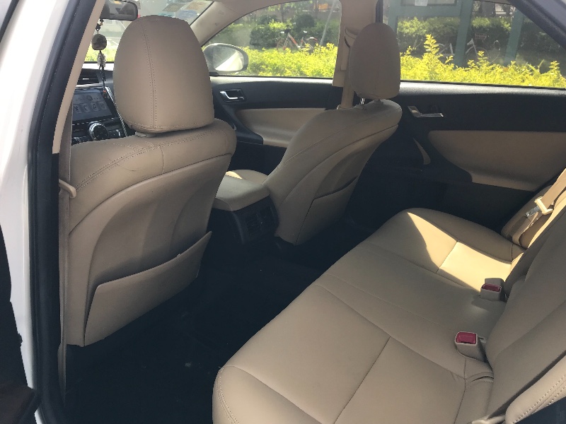 深圳14年丰田锐志3