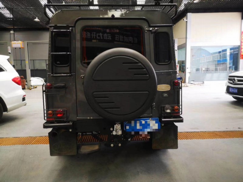 济南14年路虎卫士7