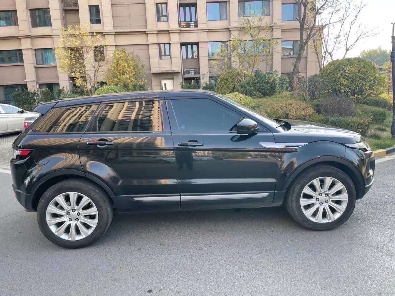 青岛16年路虎极光6