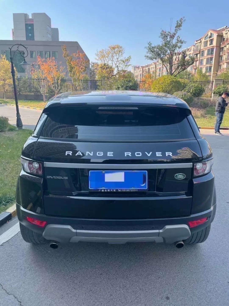 青岛16年路虎极光4