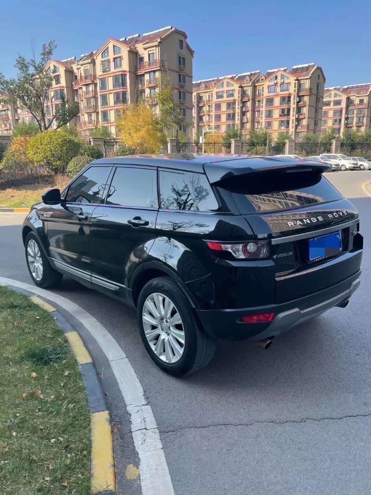 青岛16年路虎极光5