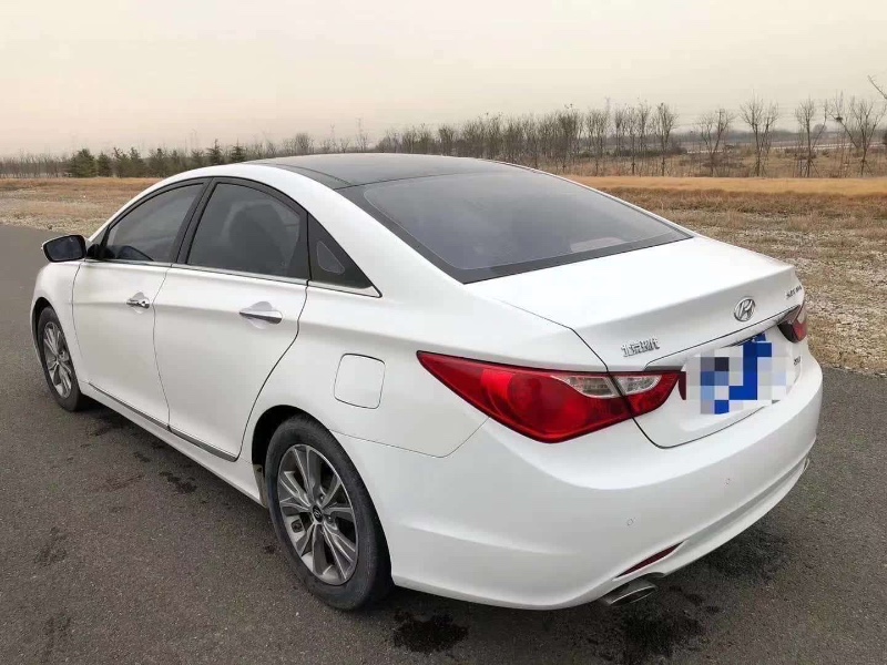 青岛15年现代索纳塔八5