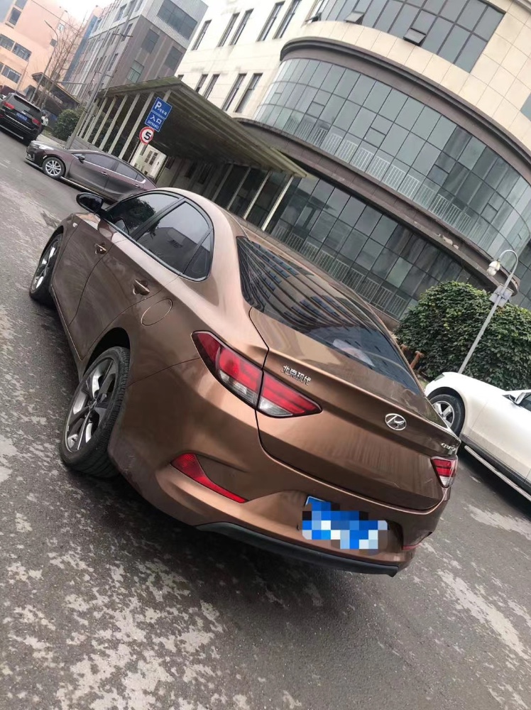 成都17年现代悦动6