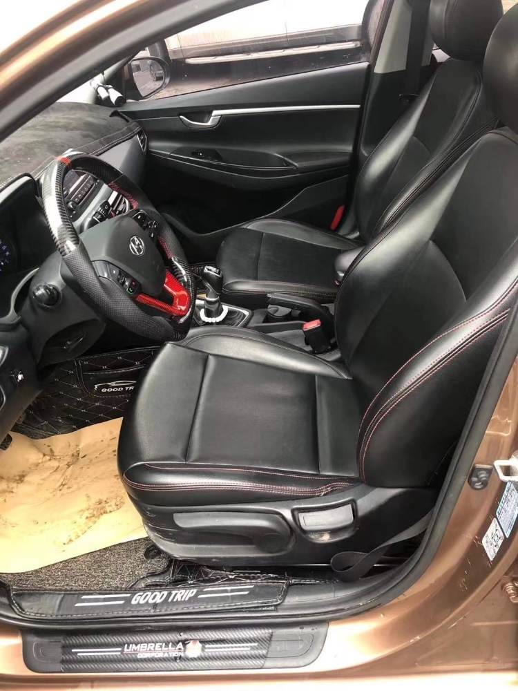 成都17年现代悦动7