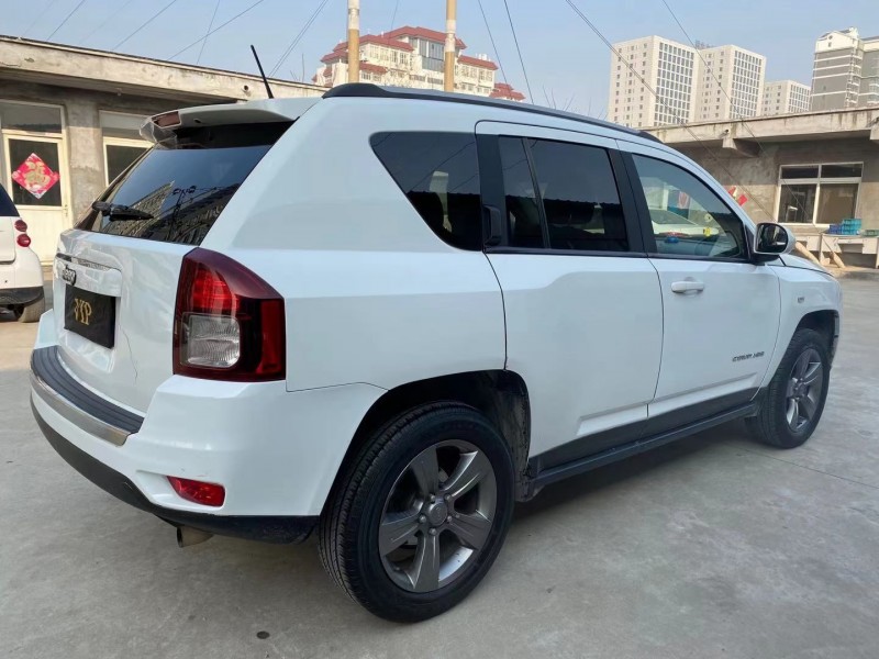 濟寧17年Jeep指南者3