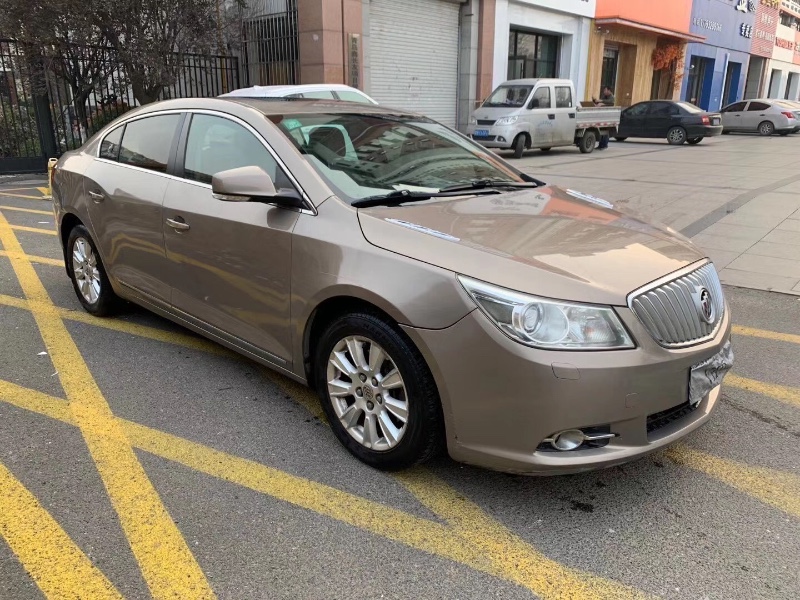 济南10年别克君越8