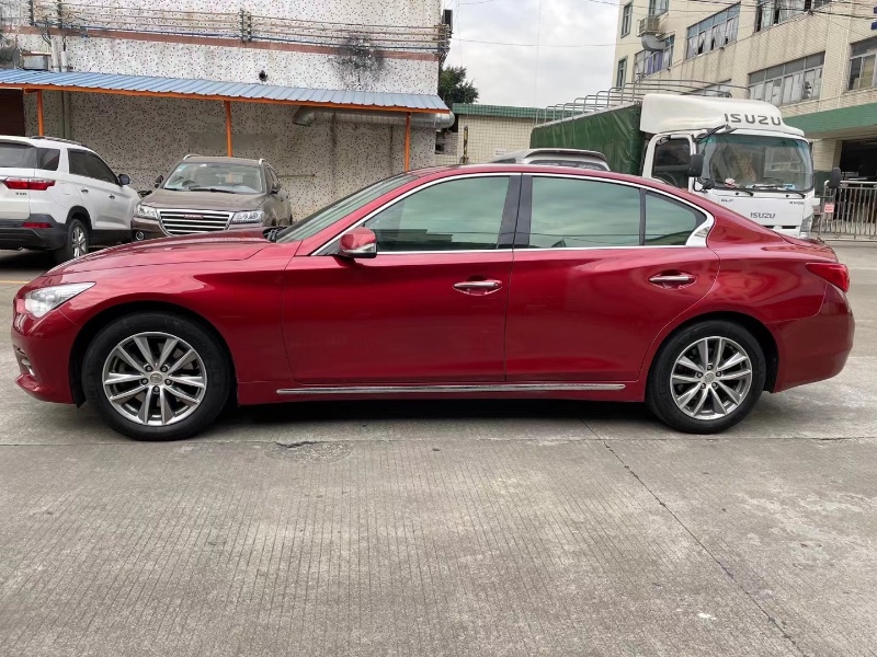 中山15年英菲尼迪Q50L6