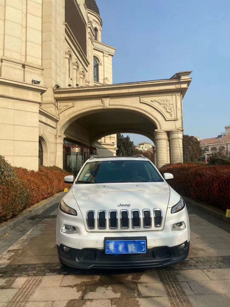 青島16年Jeep自由光1