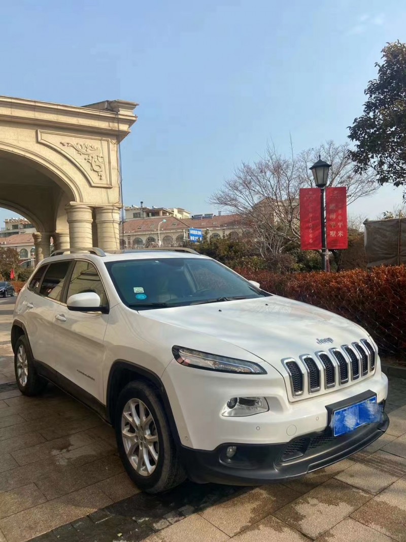 青島16年Jeep自由光2