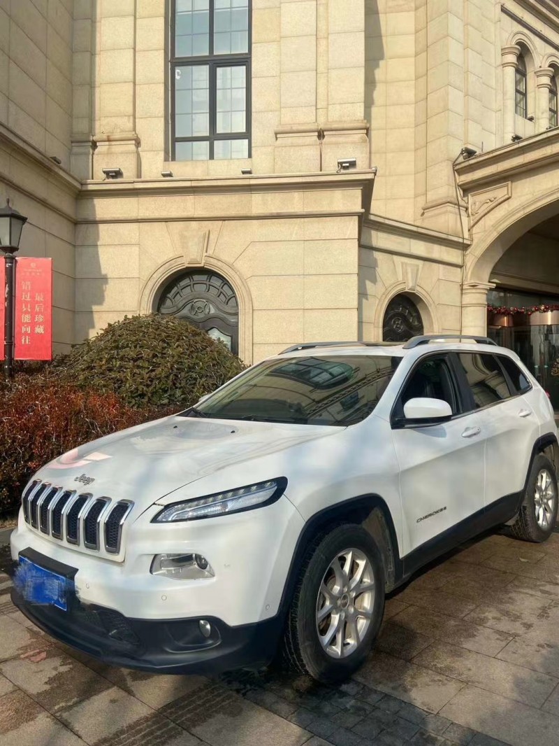 青島16年Jeep自由光3