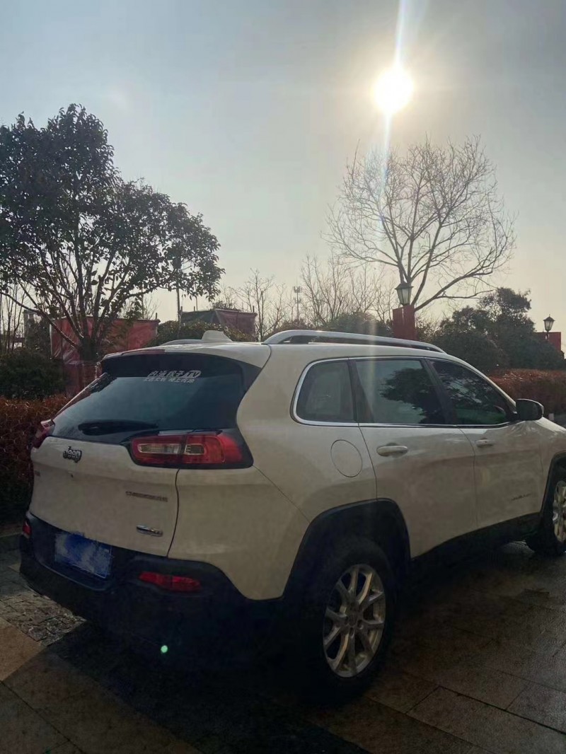 青島16年Jeep自由光7