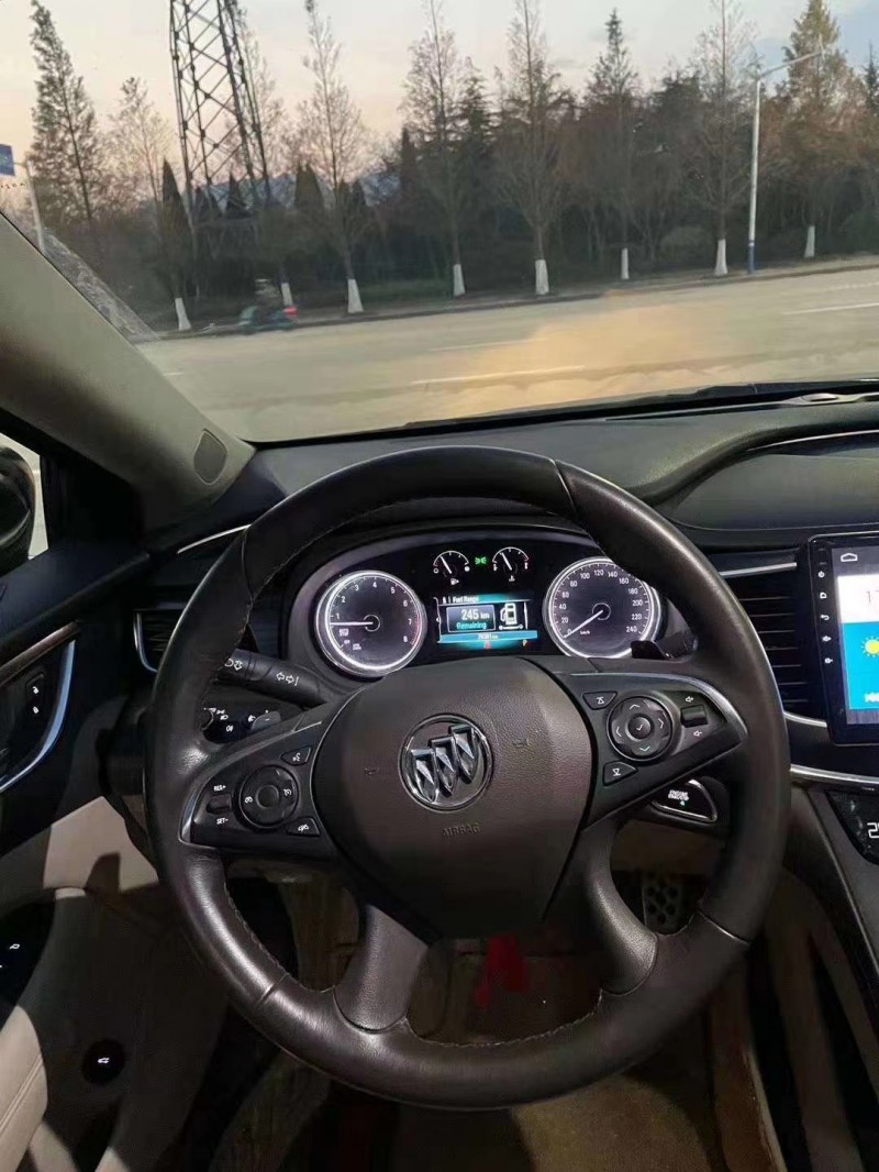 青岛16年别克君越1